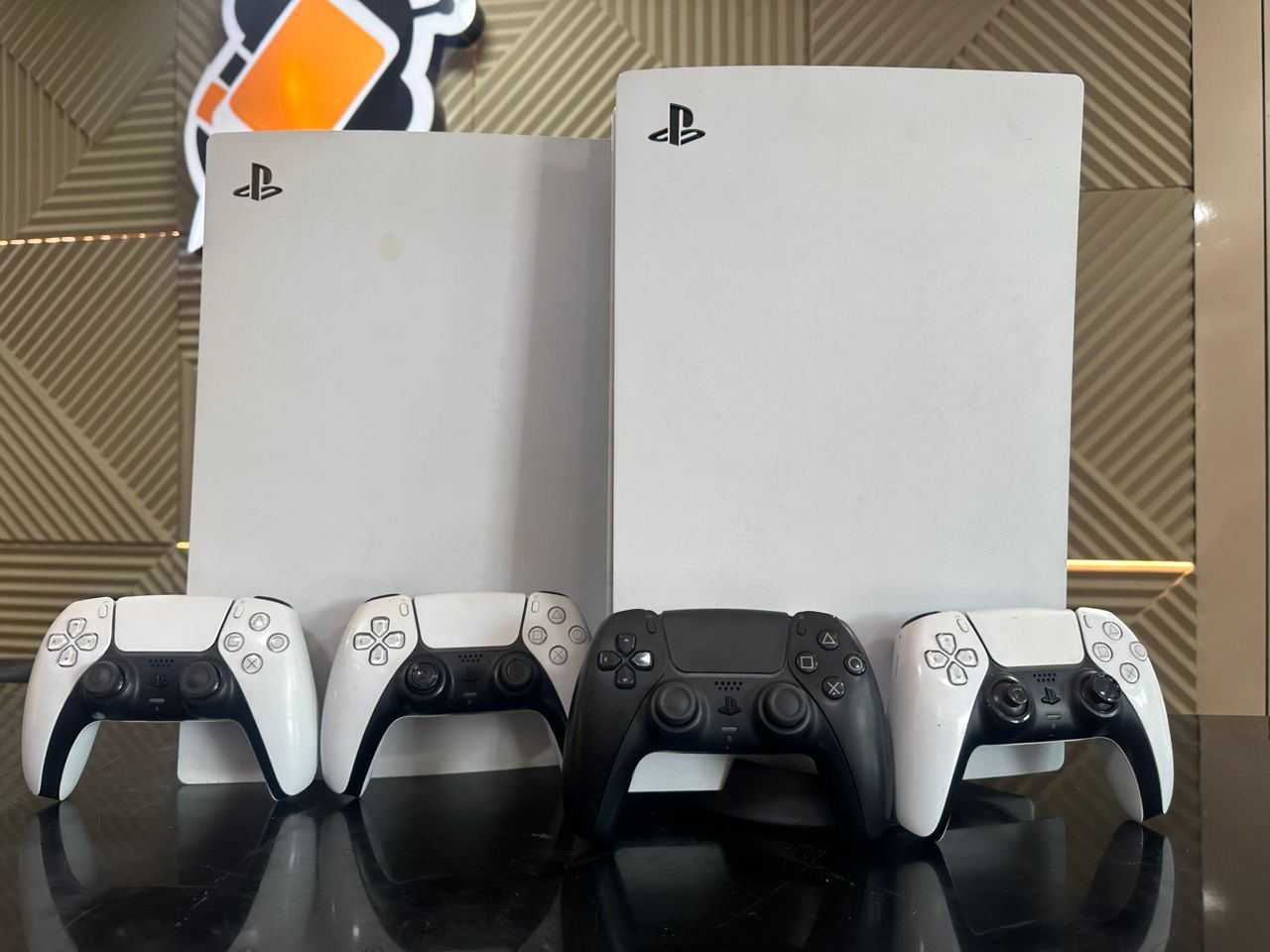 PS5 fat Two pads and Two CDs